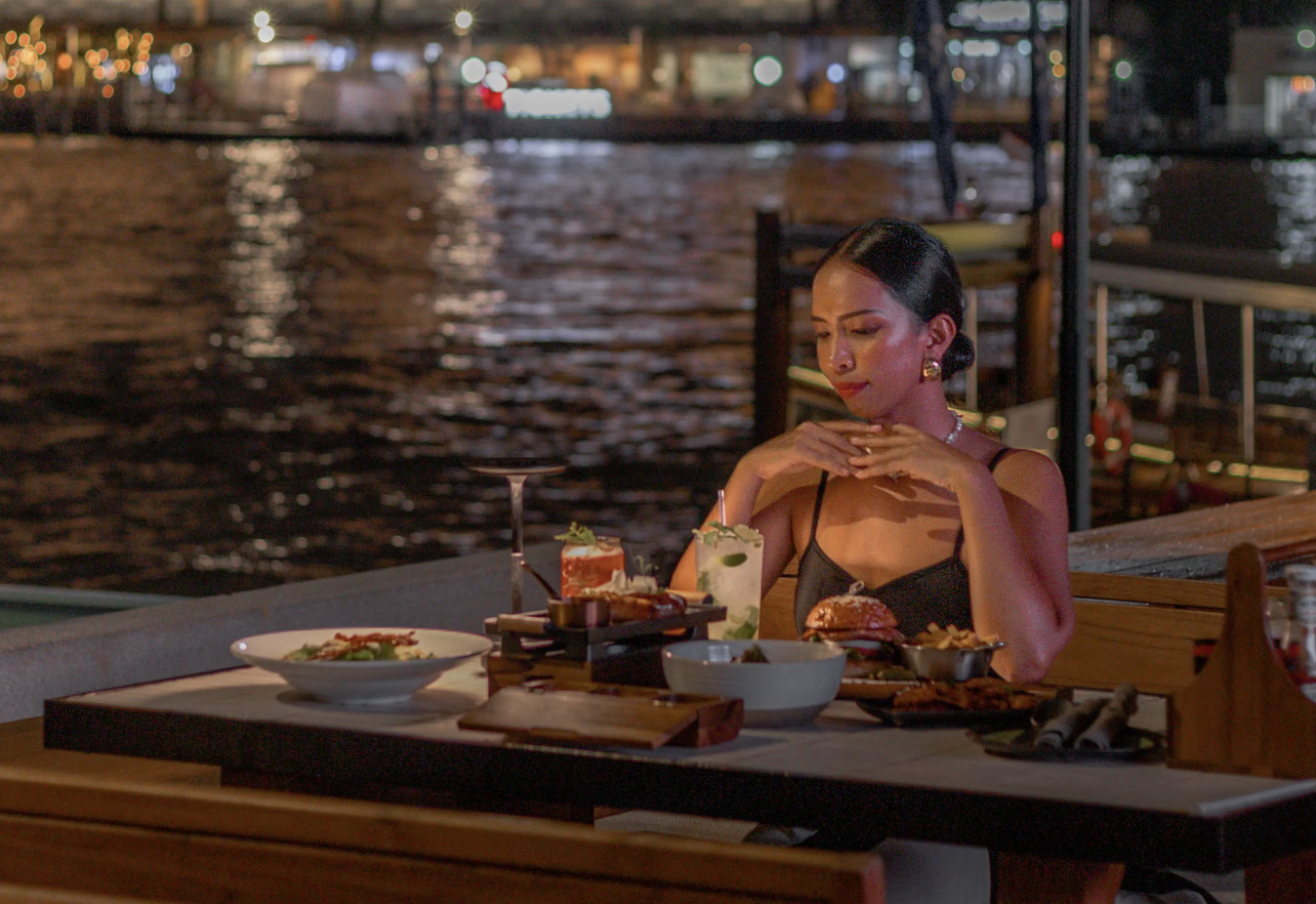 Ale House - Riverside Bar at Millennium Hilton Bangkok