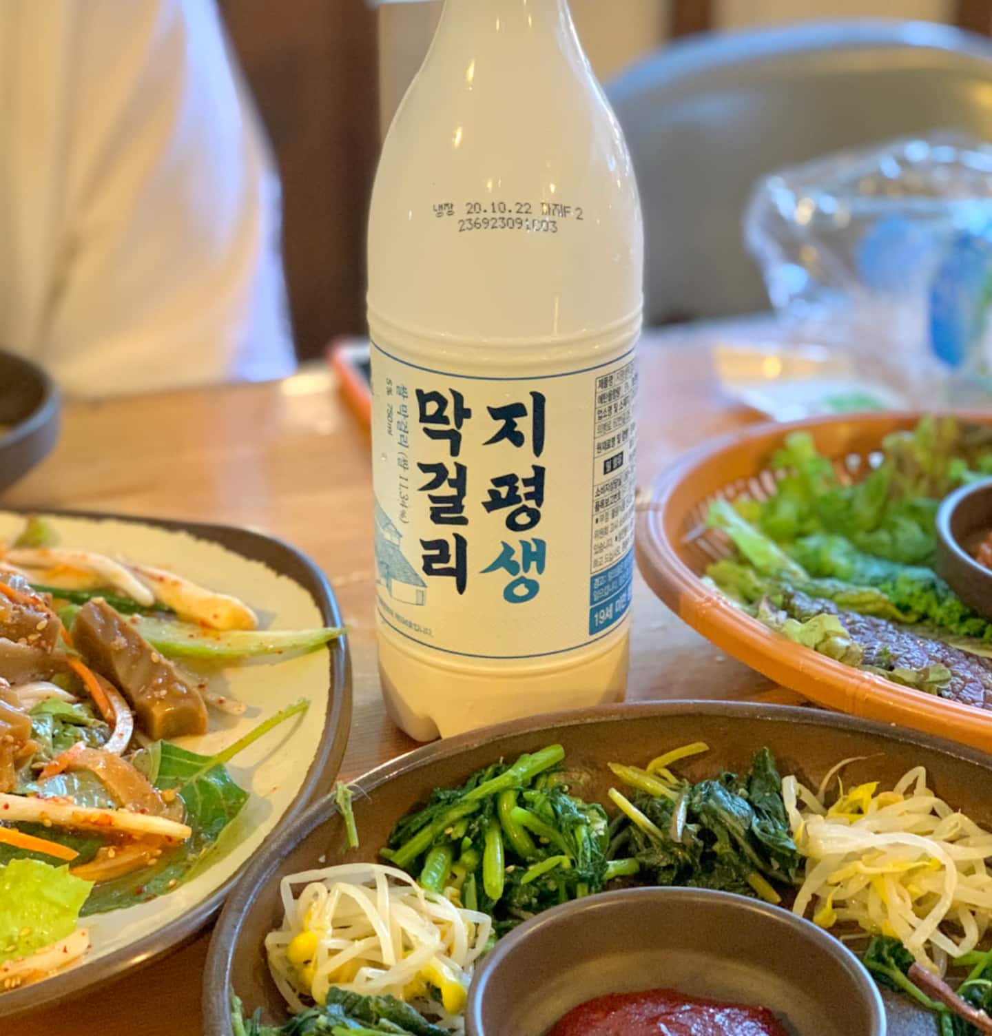 韓國米酒、馬格利酒和韓式煎餅 韓國米酒、馬格利酒和韓式煎餅