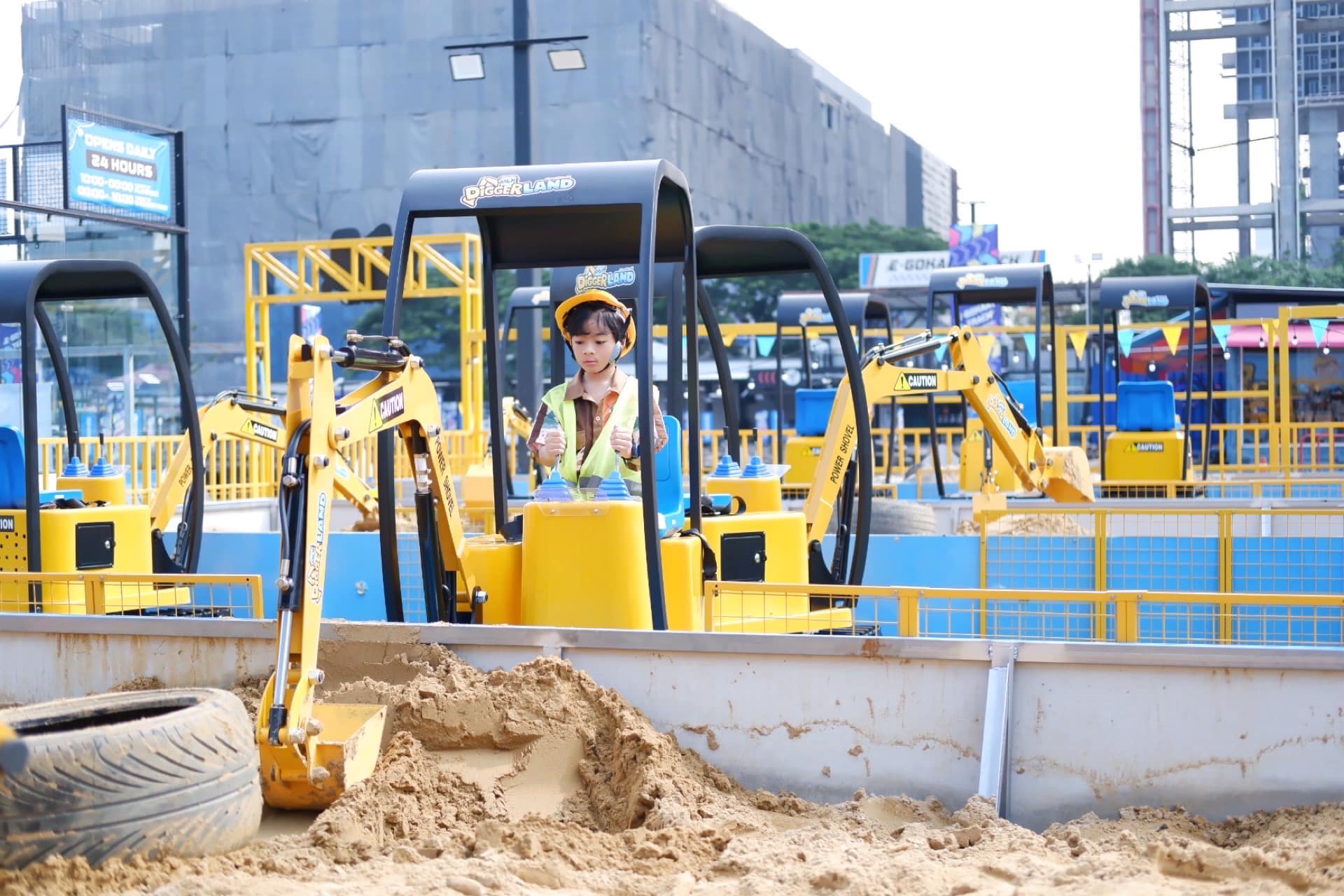 Digger Land Bangkok: Sand Excavation Kids Playground 
