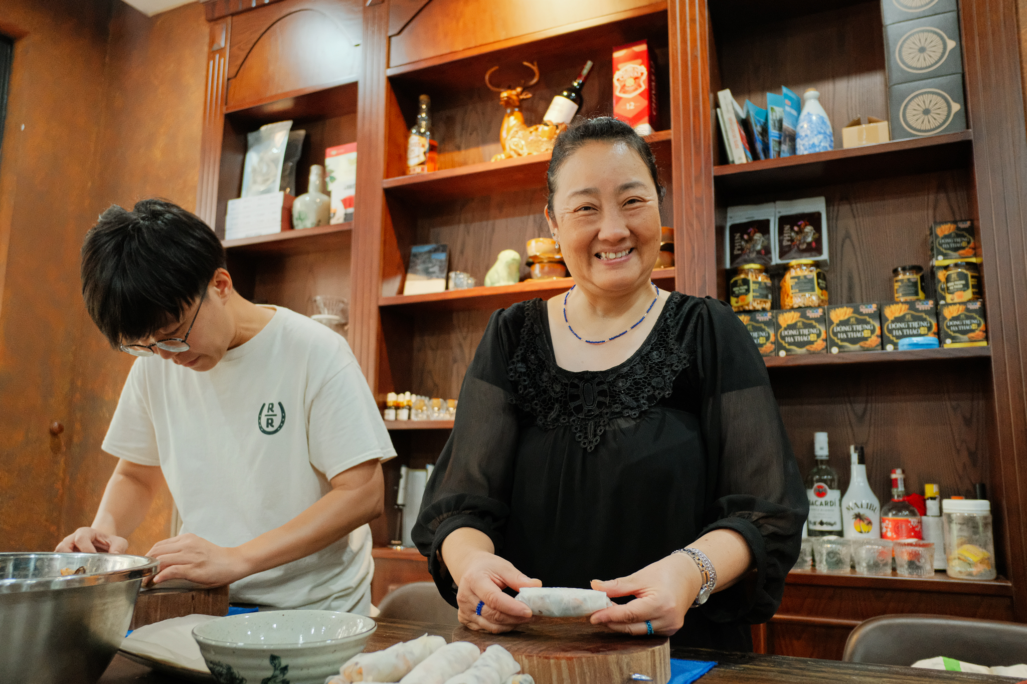 與當地人共餐：傳統餐點、市場導覽 & 免費品酒