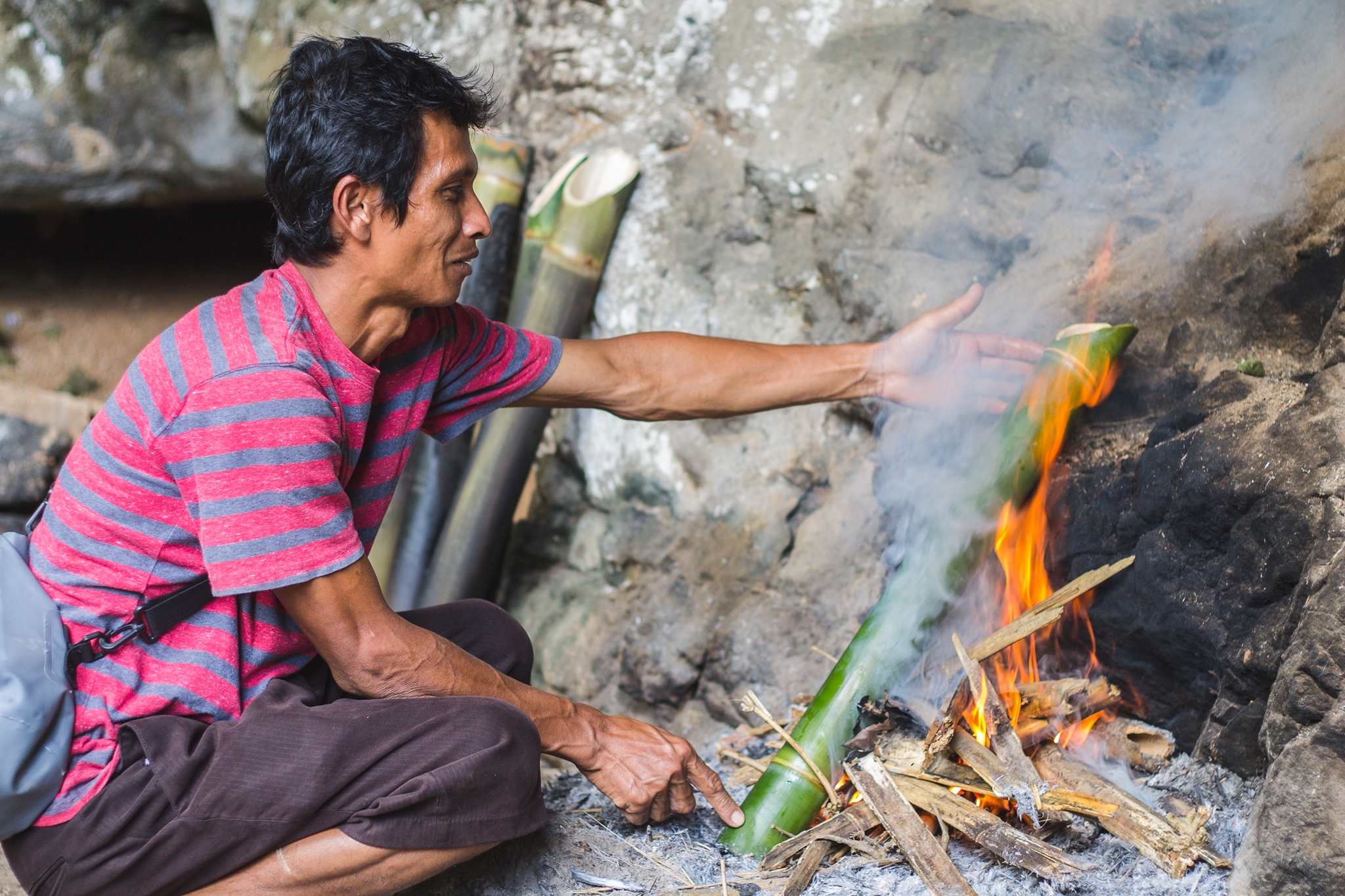 Midway through the expedition, our adept paddler will take a pause, crafting a refreshing bamboo-brewed coffee for you to savor amid the natural beauty of the surroundings.