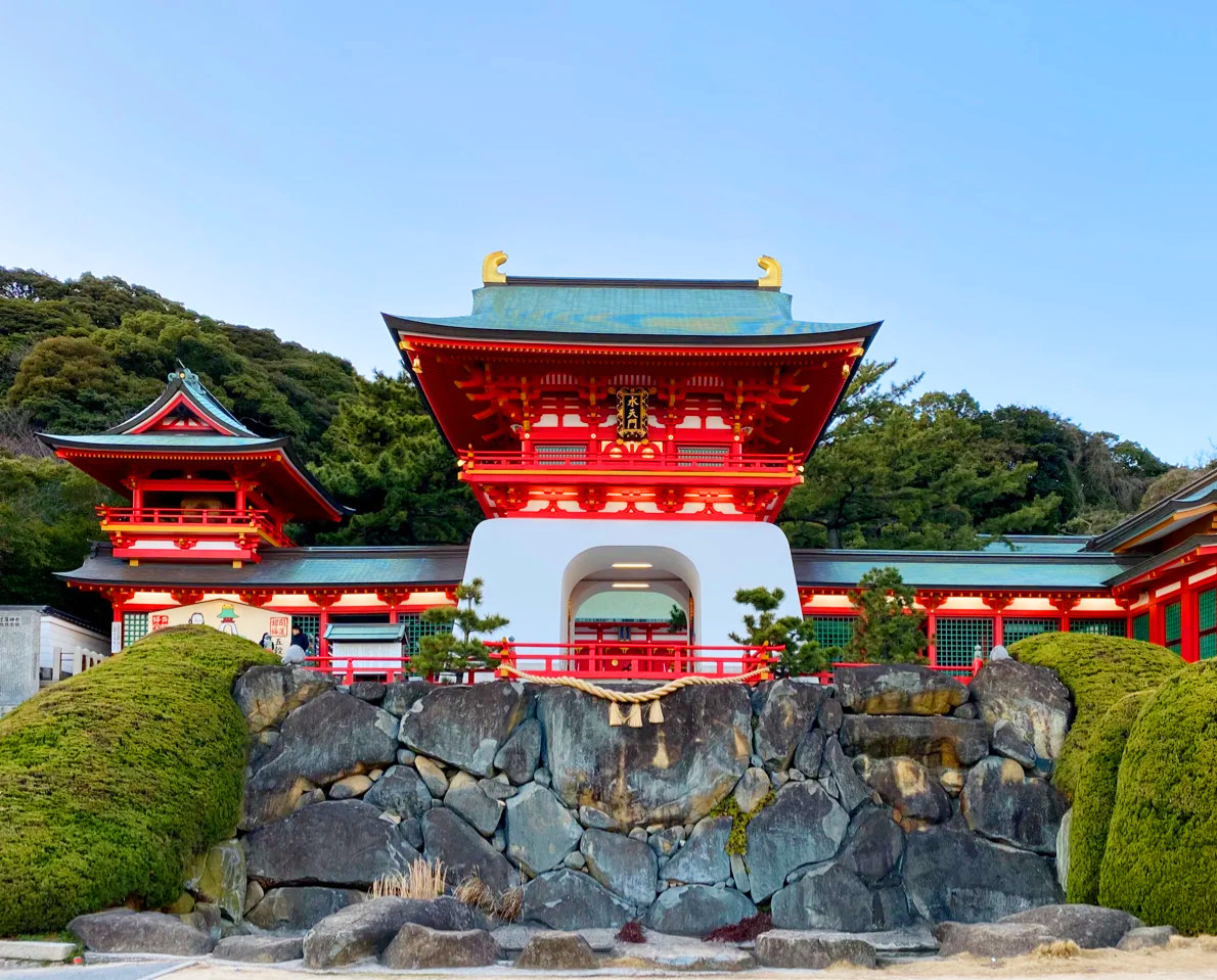 北九州經典一日遊｜元乃隅神社123座鳥居・小倉城庭園・門司港復古建築｜唐戶市場自由午餐｜赤間神宮硃紅鳥居・關門大橋全景車覽