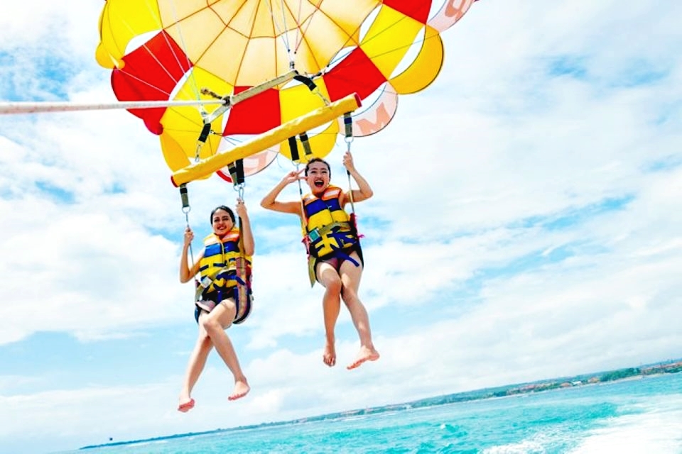 Sharm El Sheikh: Parasailing with Optional Banana Boat Ride
