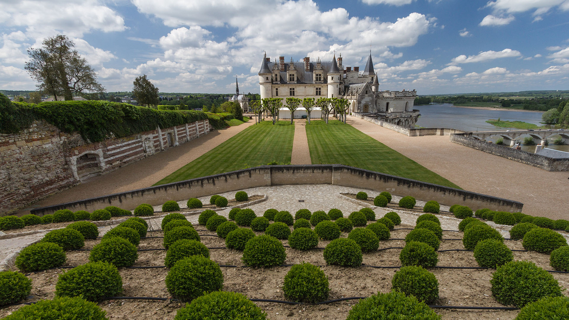 Loire Castles Day Trip and Wine Tasting Private trip from Paris