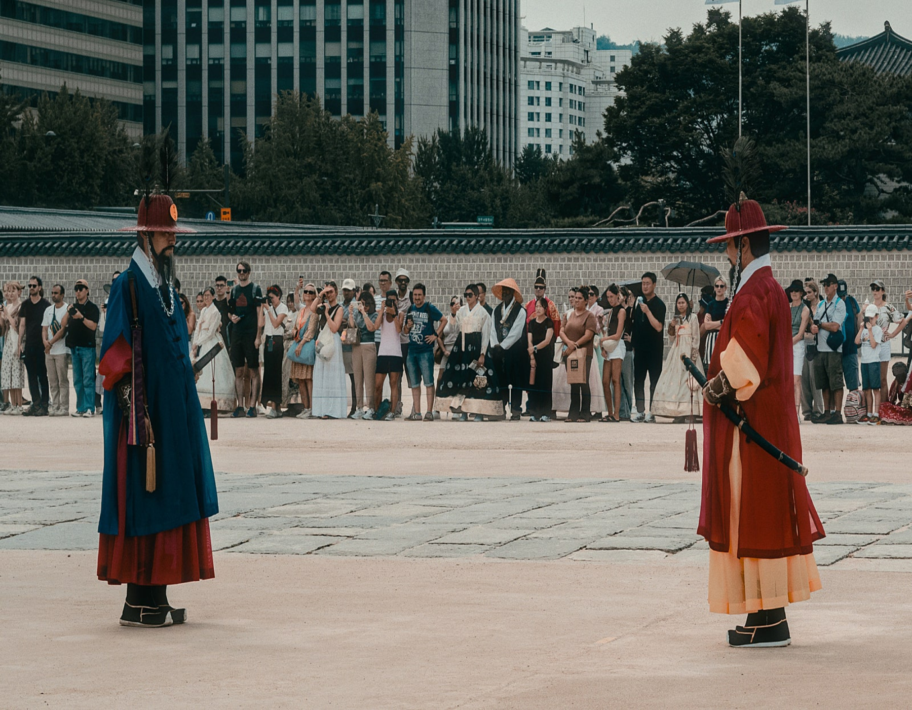 Capture your "photo of a lifetime" where the palace's serenity meets the energy of Bukaksan Mountain.