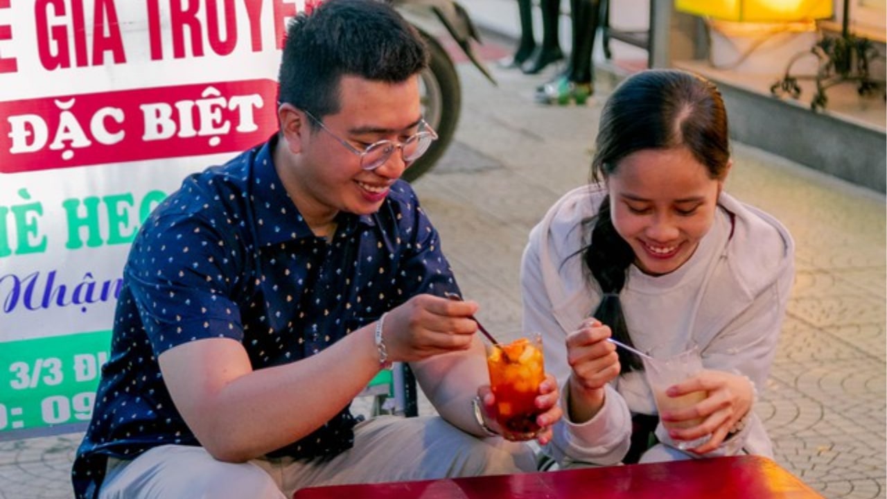 HUE CITY SIGHTSEEING AND FOOD TOUR BY MOTORBIKE