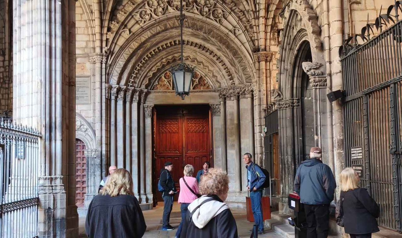 Barcelona Gothic Quarter Tour + Flamenco Show (Multiple Options)