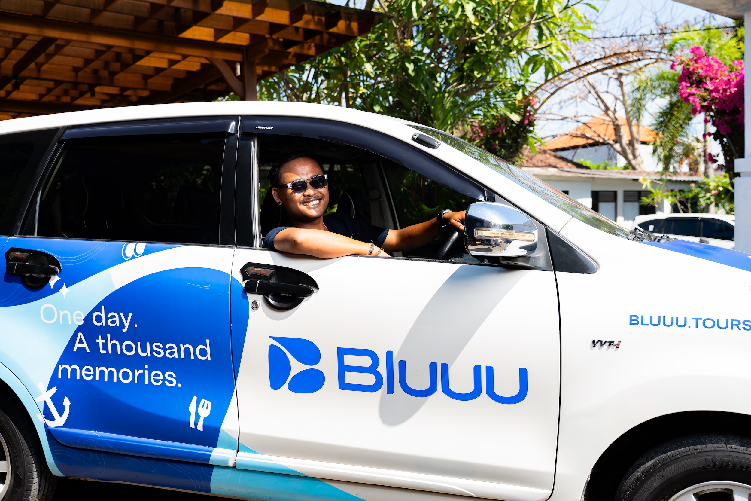 您還可以付費選擇便捷的車輛接送服務。 您還可以付費選擇便捷的車輛接送服務。