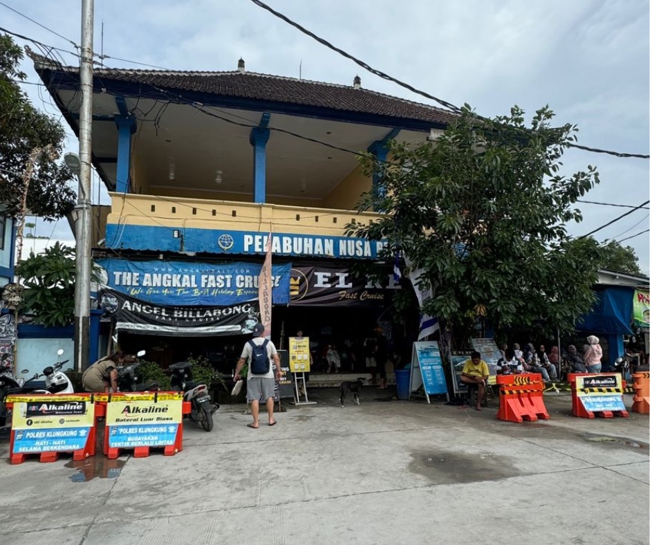 Tanis - Nusa Penida redemption counter