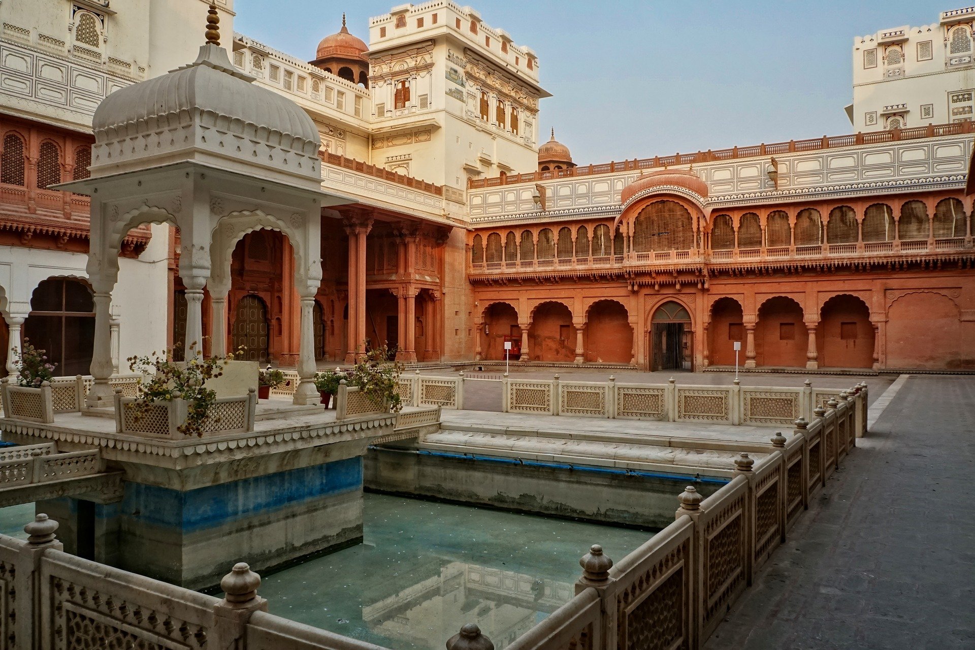 Visit Junagarh Fort and Rat Temple from Jaipur with Bikaner Drop