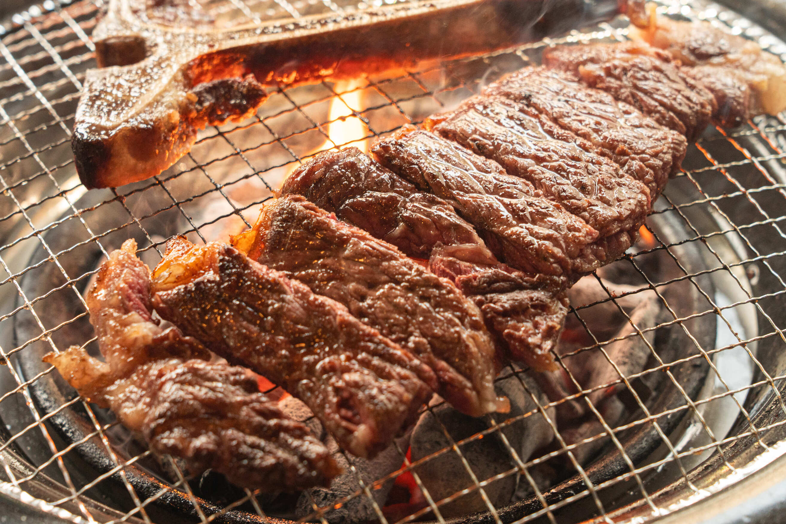 Discover the story of dry-aged Hanwoo, presented by the chef himself. Savor the delights of gourmet dining as you taste the beef fresh off the grill, cooked to perfection by his very own hands.