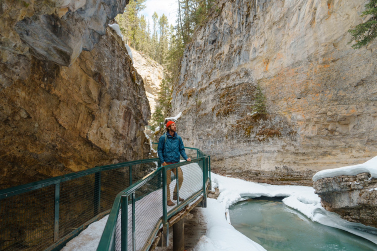 從坎莫爾和班夫出發的路易斯湖 (Lake Louise) 和約翰斯頓峽谷 (Johnston Canyon) 之旅
