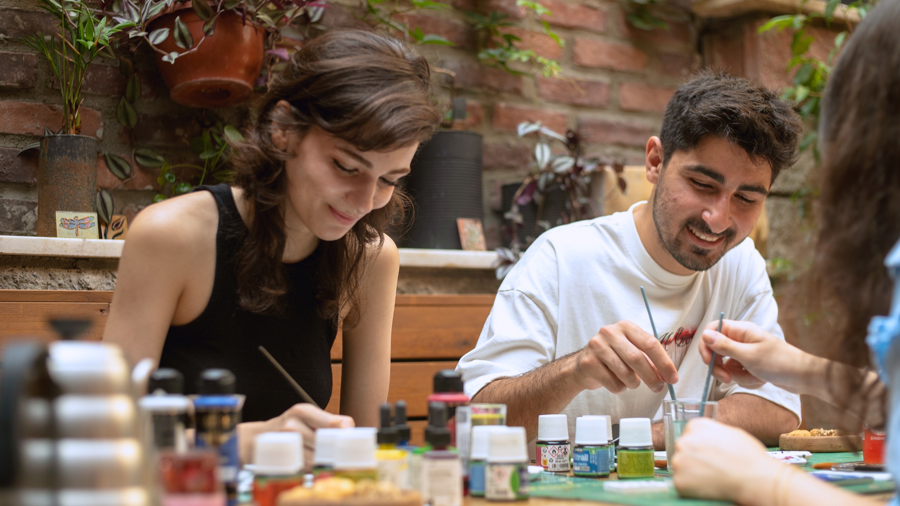 Turkish tile painting art experience in Istanbul