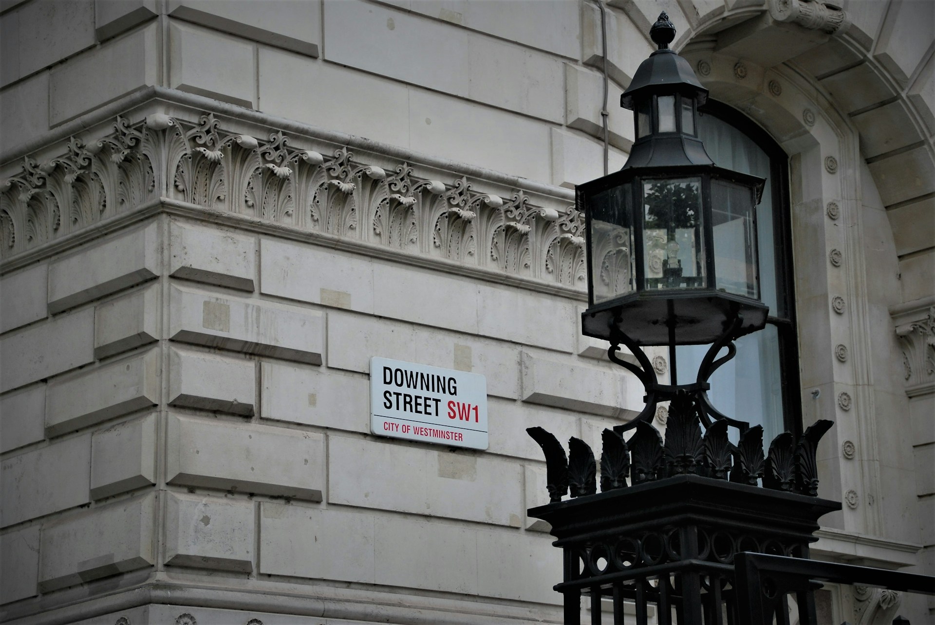 See more famous sights like 10 Downing Street, Big Ben & more