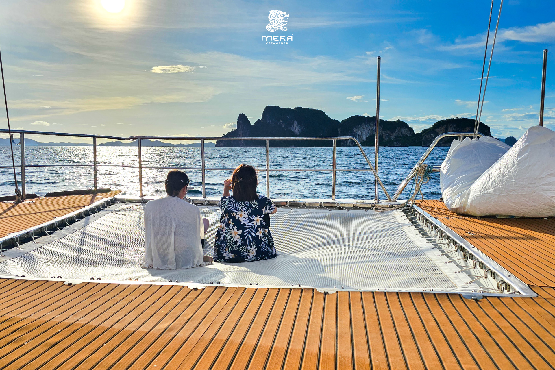 甲米 (Krabi)：乘坐 Meka 雙體船前往皮皮島 (Phi Phi Islands) 的一日遊