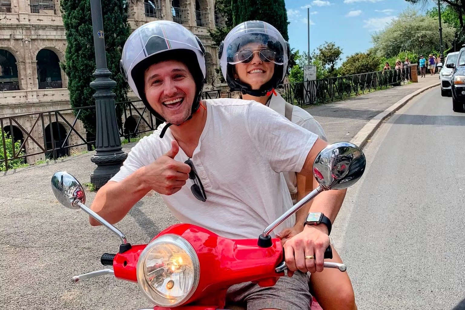 Historic landmark Vespa tour in Rome 