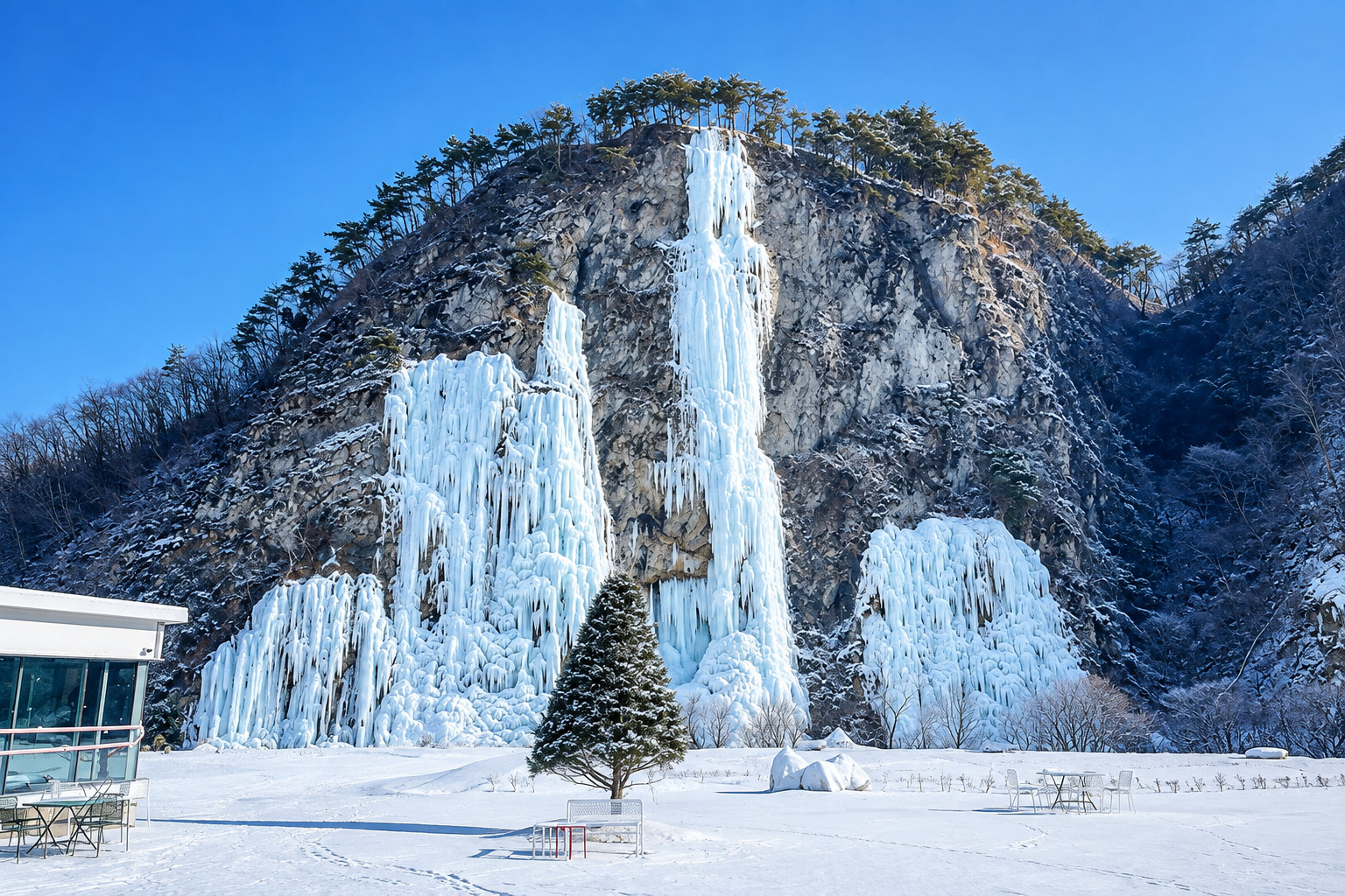 Wonju Sogeumsan Grand Valley & Suspension Bridge/Ice Wall Cafe