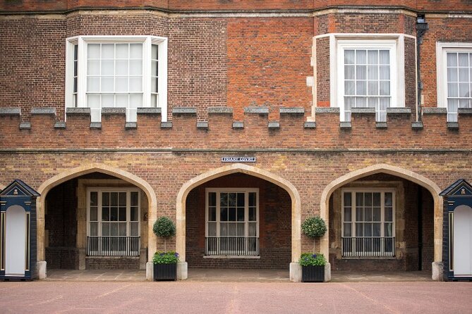 London: Changing Of The Guard Self-Guided Walking Tour