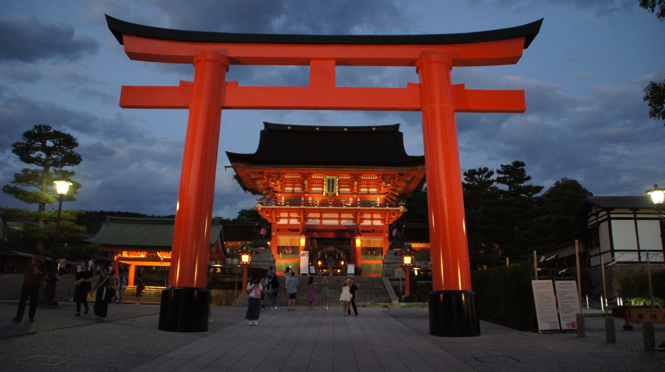 Kyoto: Fushimi Inari Shrine Walking Tour