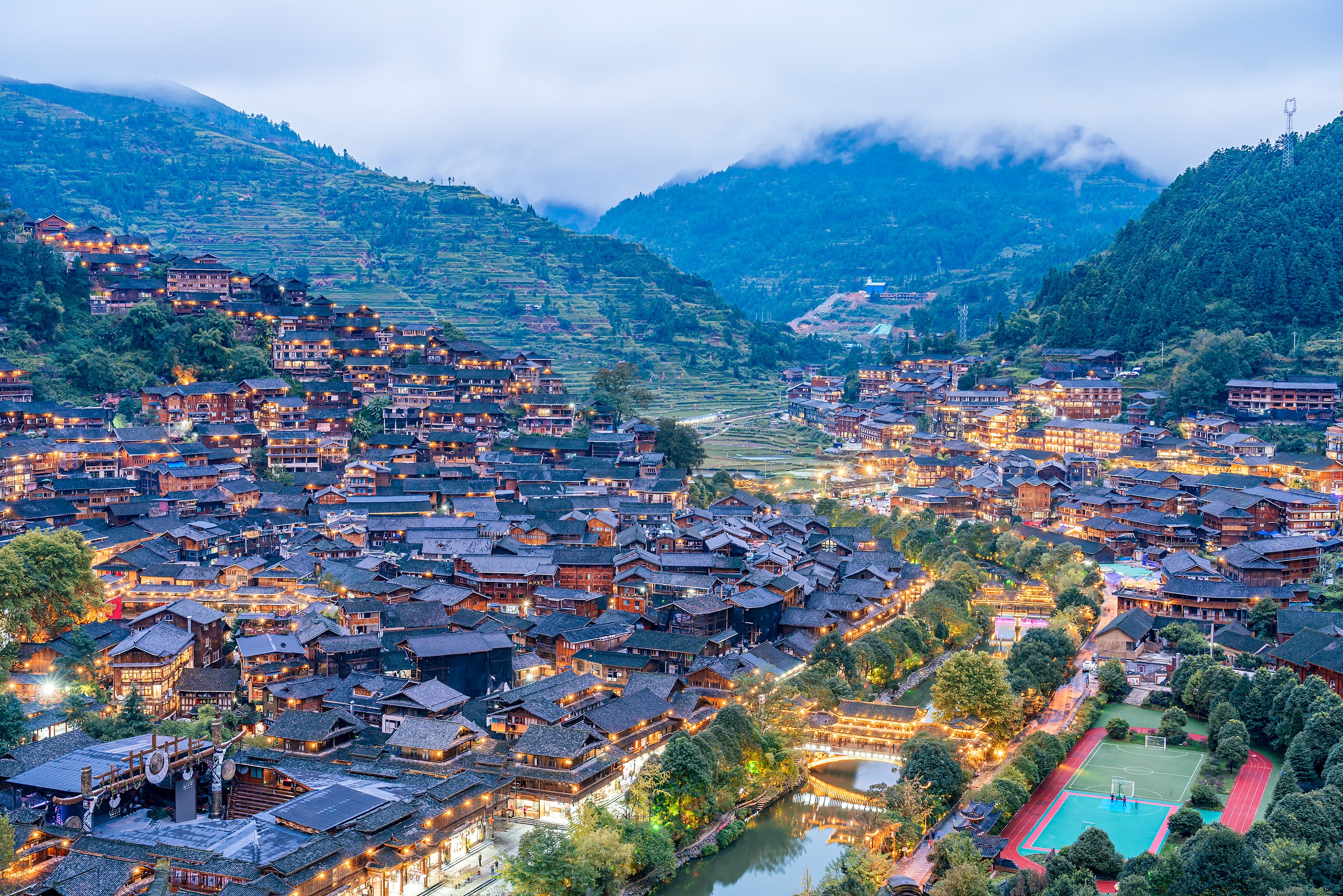 西江千戶苗寨，一個保存苗族“原始生態”文化完整的地方，由十餘個依山而建的自然村寨相連成片，是苗族聚居村寨。