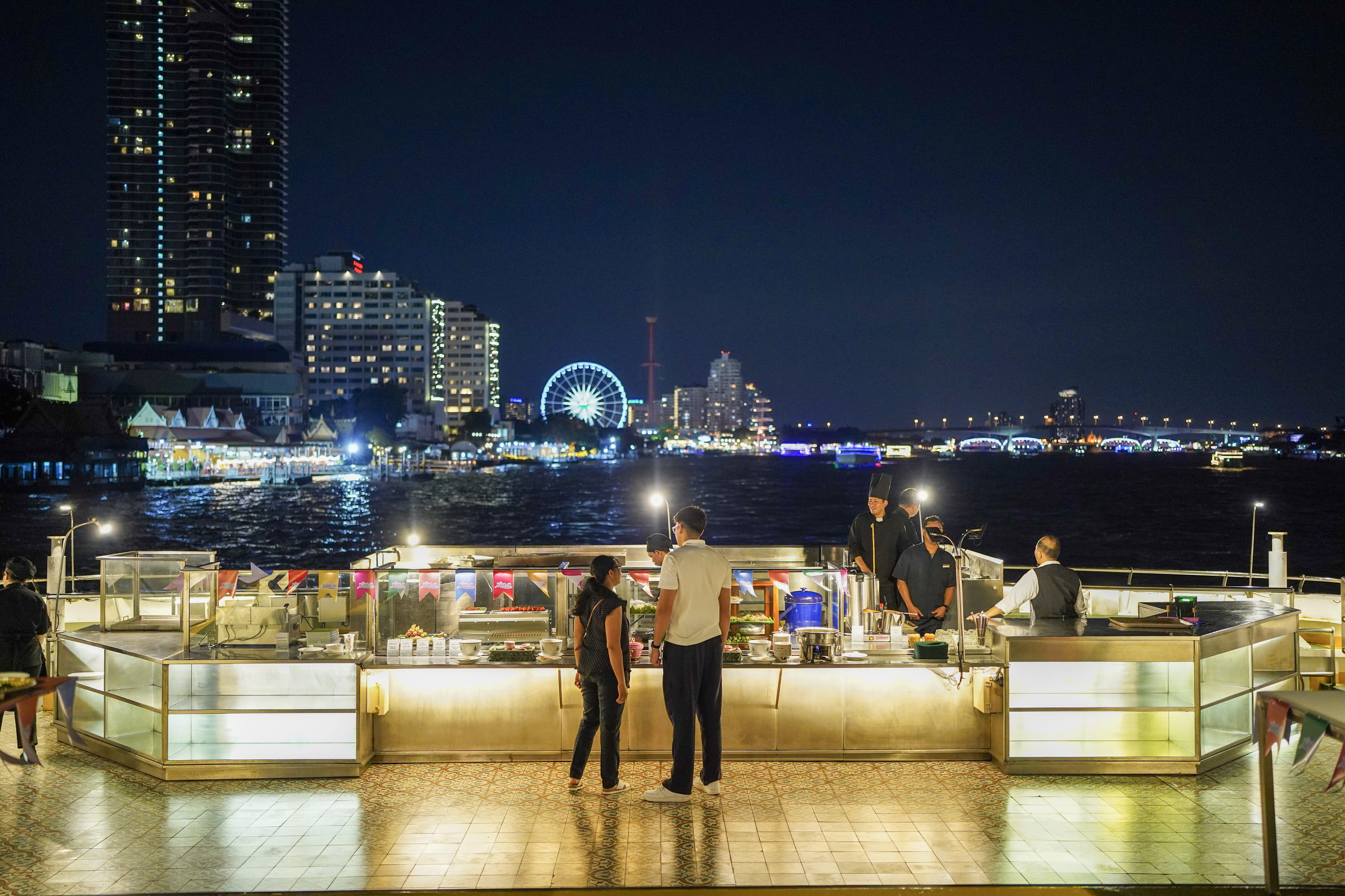 Riverside Kinlen Cruise in Bangkok
