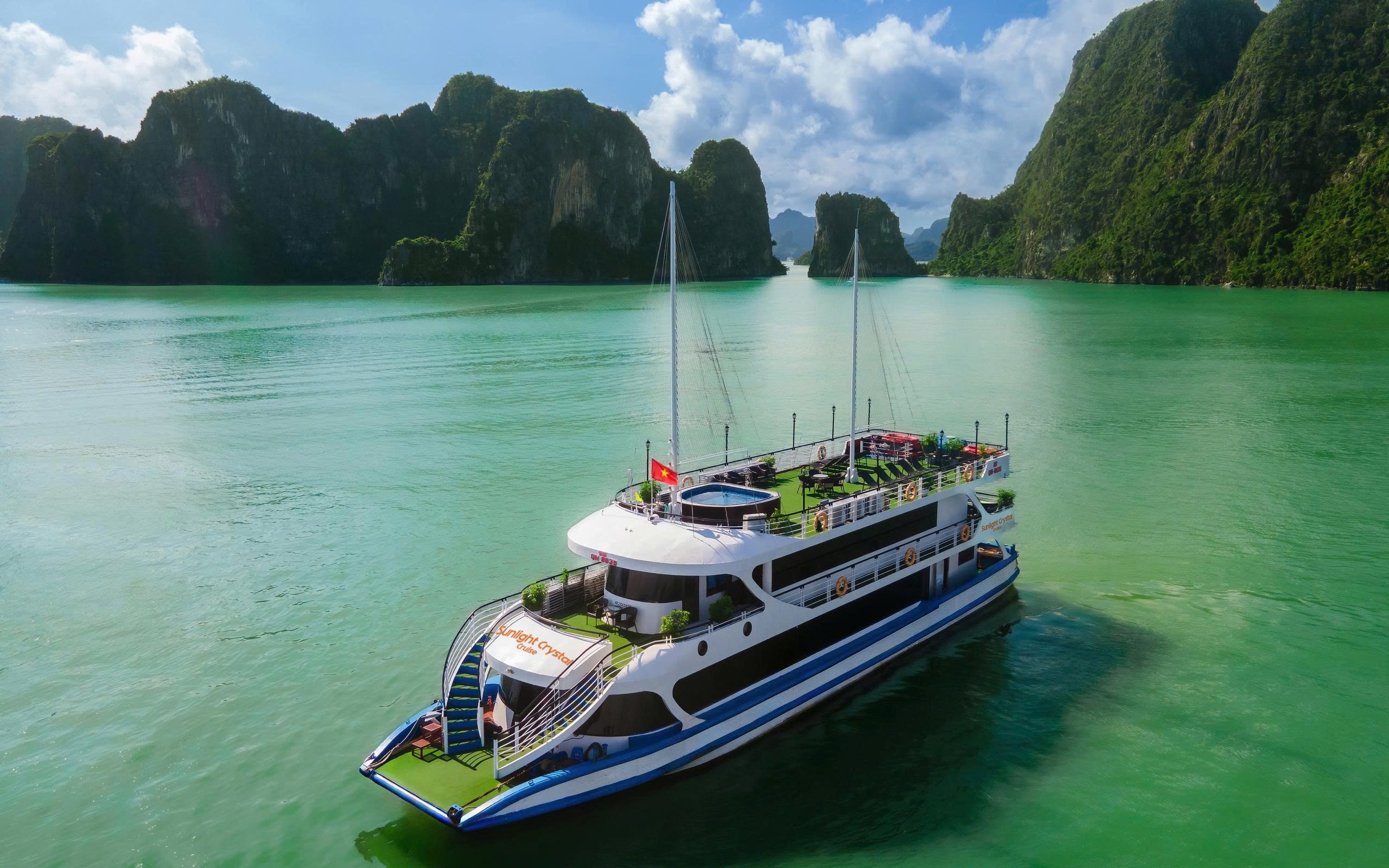 Sunlight Crystal Day Cruise: Ha Long Bay, Sung Sot, Ti Top