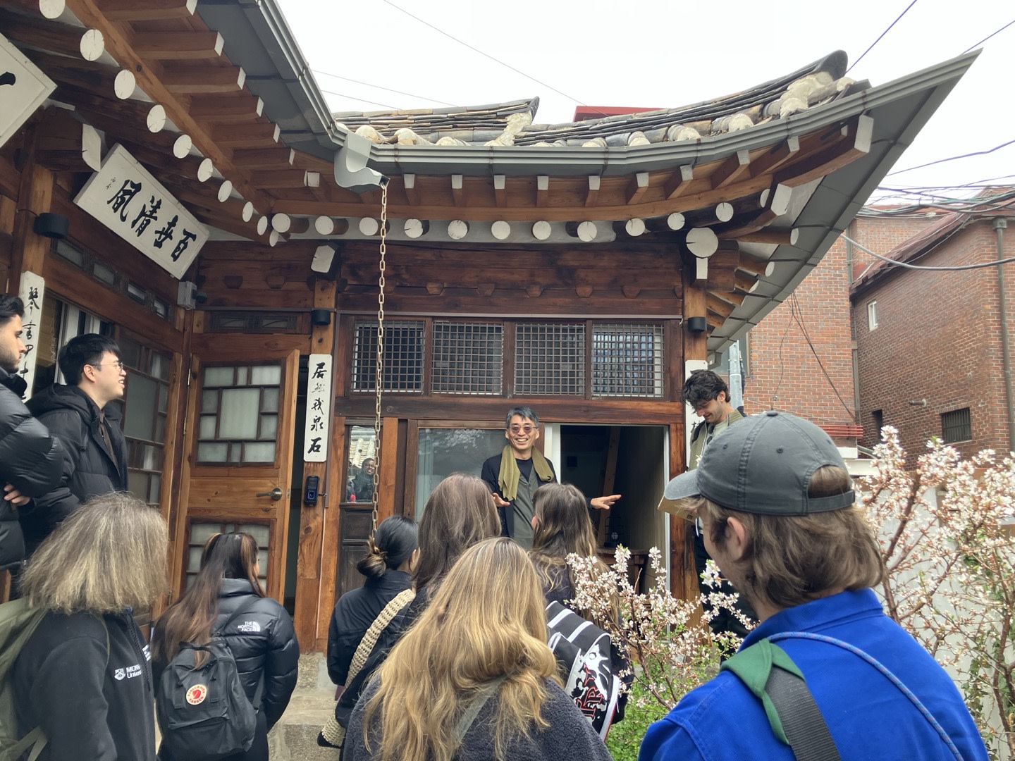 Seoul Walk through Architecture and Urban Development Tour