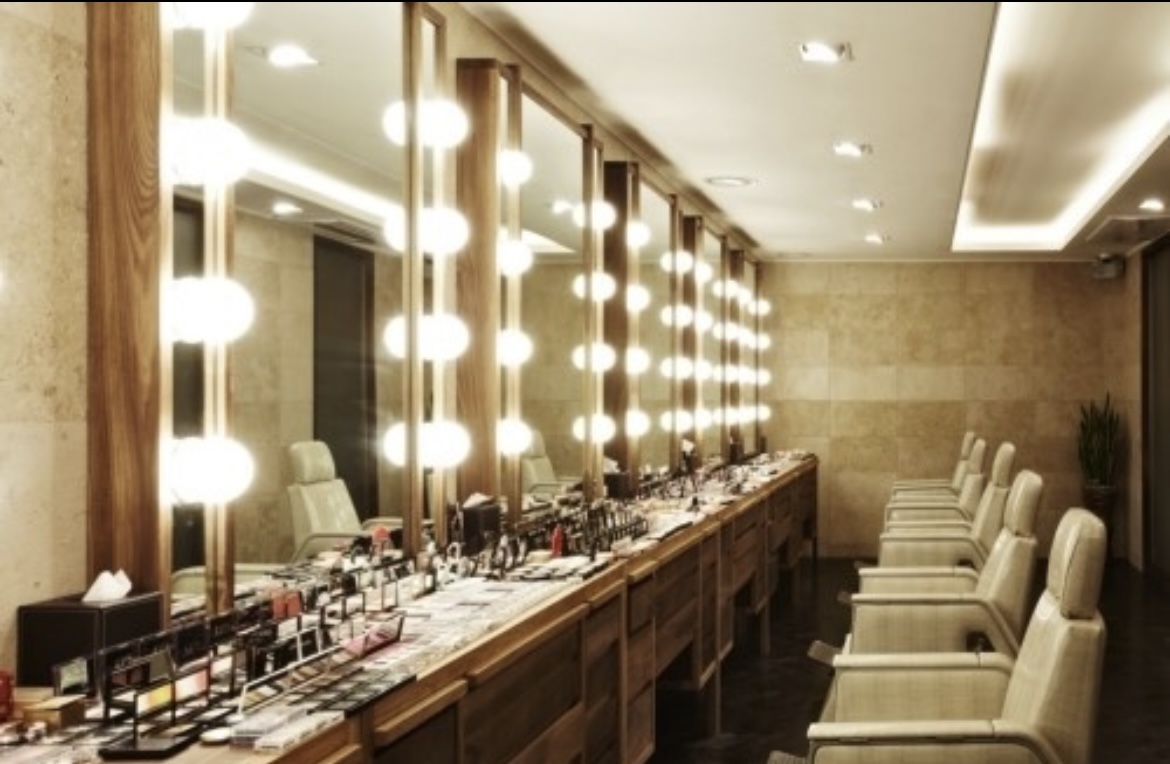 K-Pop Idol Makeover & Photoshoot Experience in Caradi Seoul