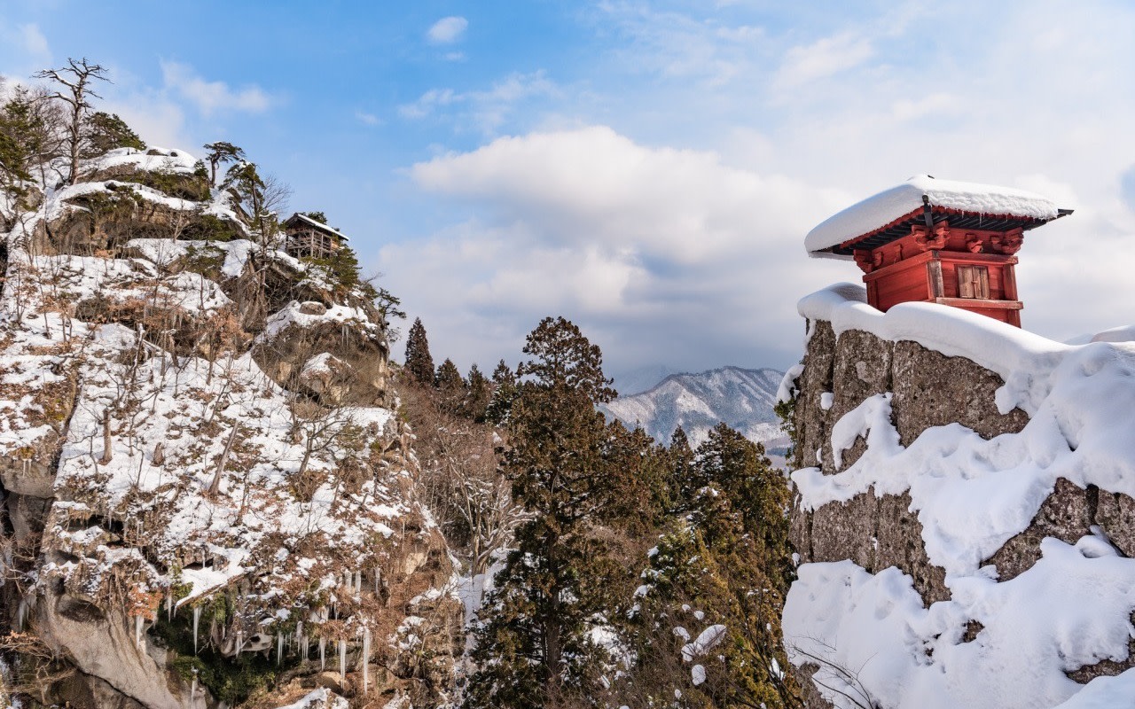 One-day tour of Yamadera (Risshaku-ji Temple) on Mount Hōju in Yamagata & Ginzan Onsen