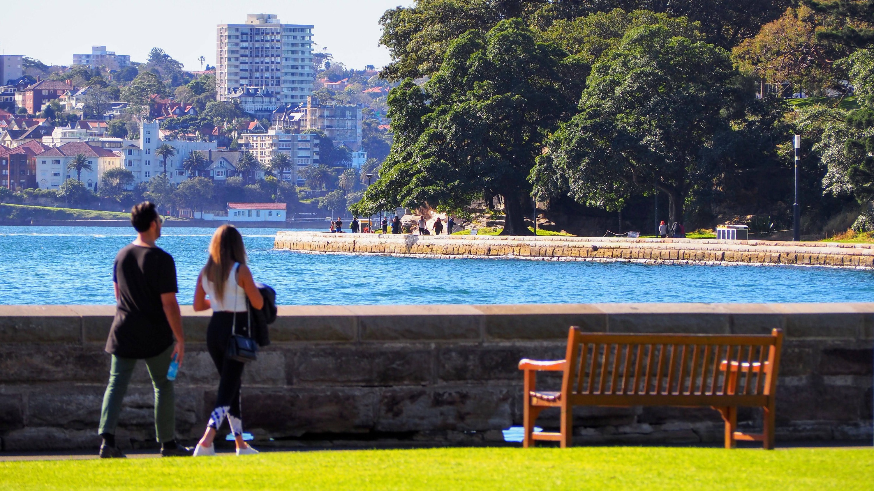 Quay People: Sydney Harbour Walking Tour with Aussie Treats