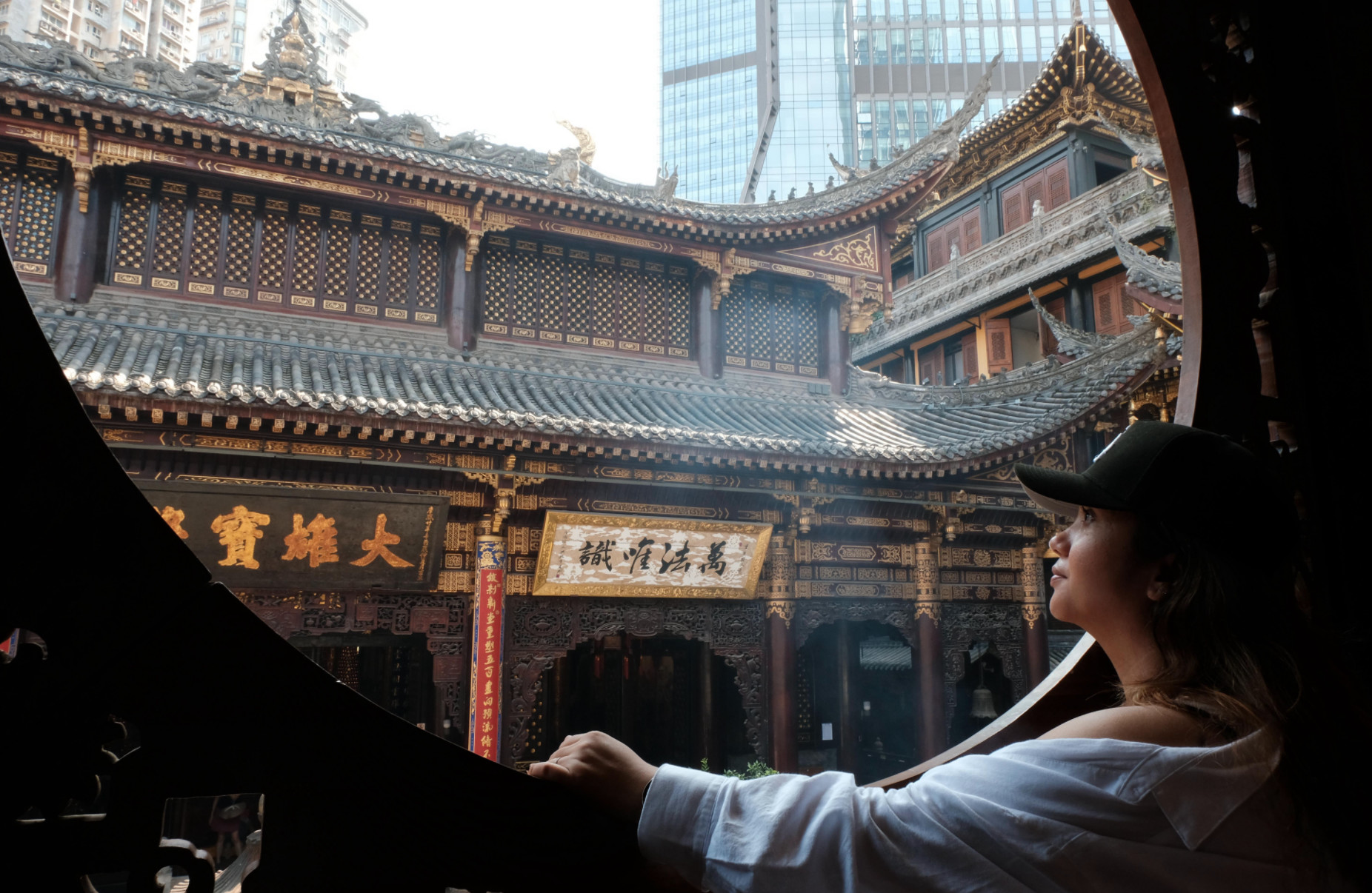 Chongqing Huguang Guild Hall & Luohan Temple Full-Day World Heritage Exploration