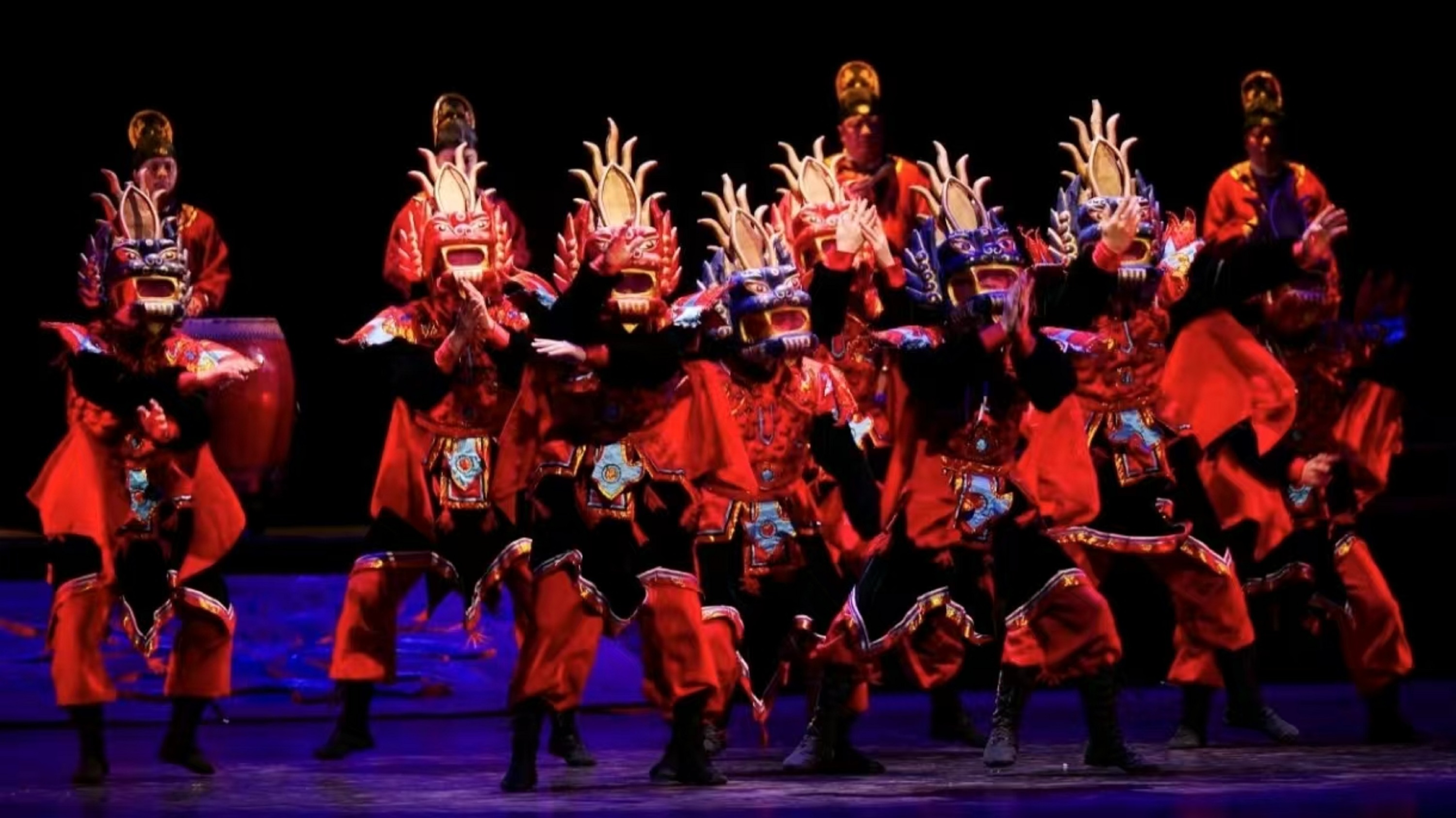 《金剛力士》面具舞蹈在中國古代就有記載,到了唐代十分盛行,這個舞蹈通過驅逐疫鬼,戰勝邪惡。表現唐代人民嚮往太平生活的願望 《金剛力士》面具舞蹈在中國古代就有記載,到了唐代十分盛行,這個舞蹈通過驅逐疫鬼,戰勝邪惡。表現唐代人民嚮往太平生活的願望