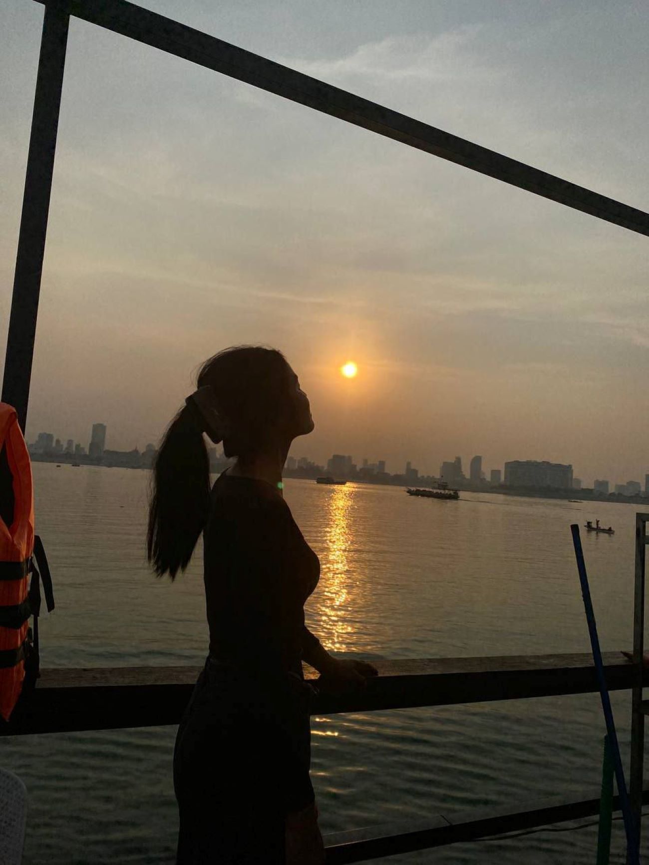 Phnom Penh Sunset Cruise tour: Freeflow Beers & BBQ buffet