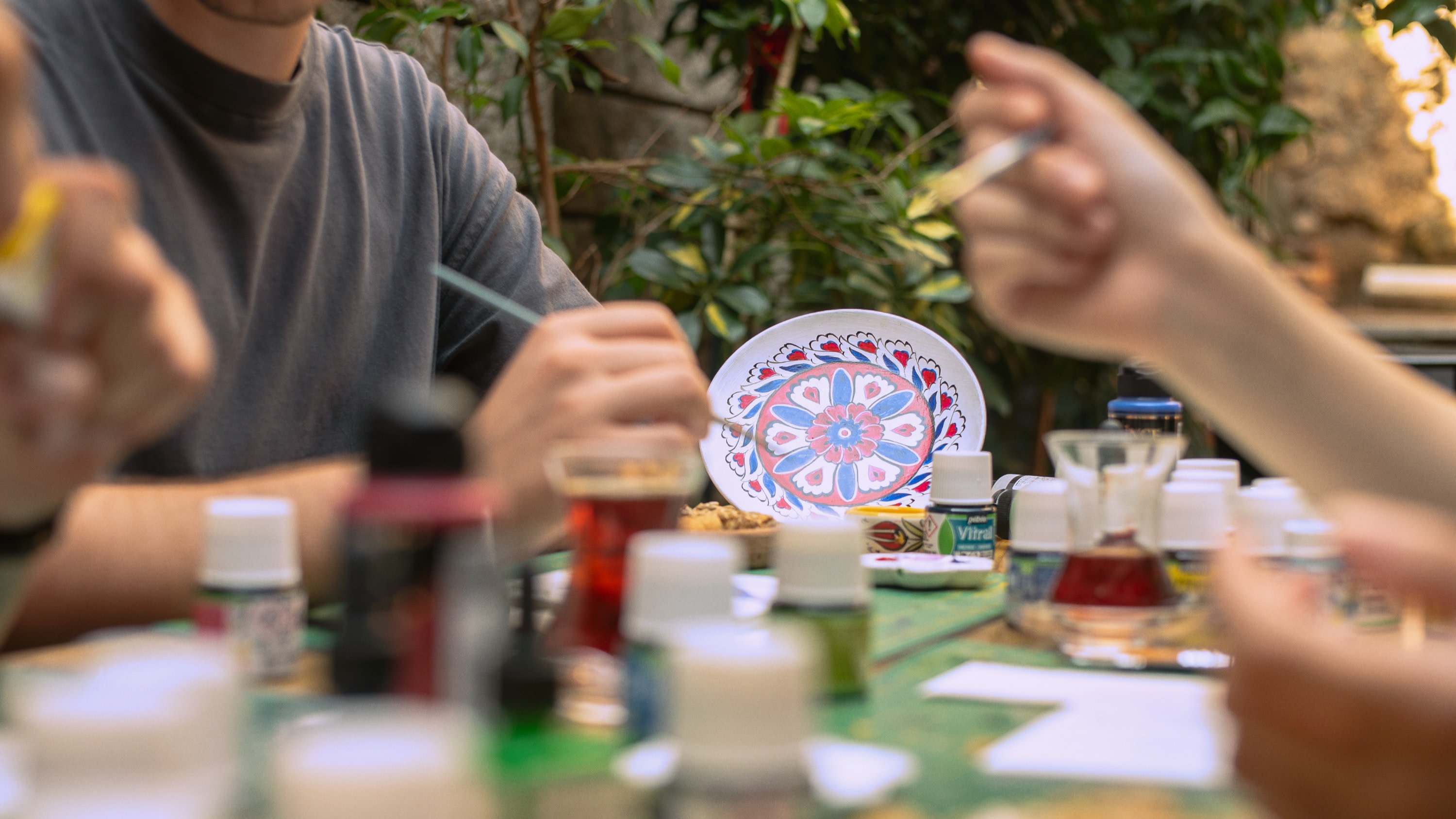 Turkish tile painting art experience in Istanbul