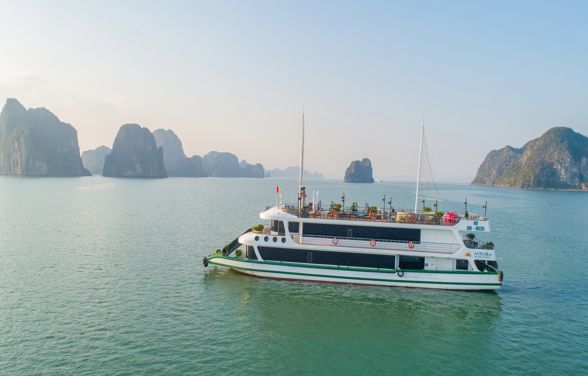 Aurora Halong Day Cruise: Halong bay, Sung Sot, Titop, kayaking
