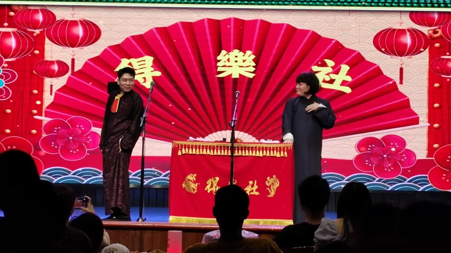 相聲藝術的歡樂殿堂，坐落於都正街，是長沙相聲藝術的璀璨明珠。相聲演員們個個才華橫溢，表演風格幽默風趣，將傳統相聲與現代元素巧妙融合，為觀眾帶來一場場歡笑不斷的視聽盛宴。