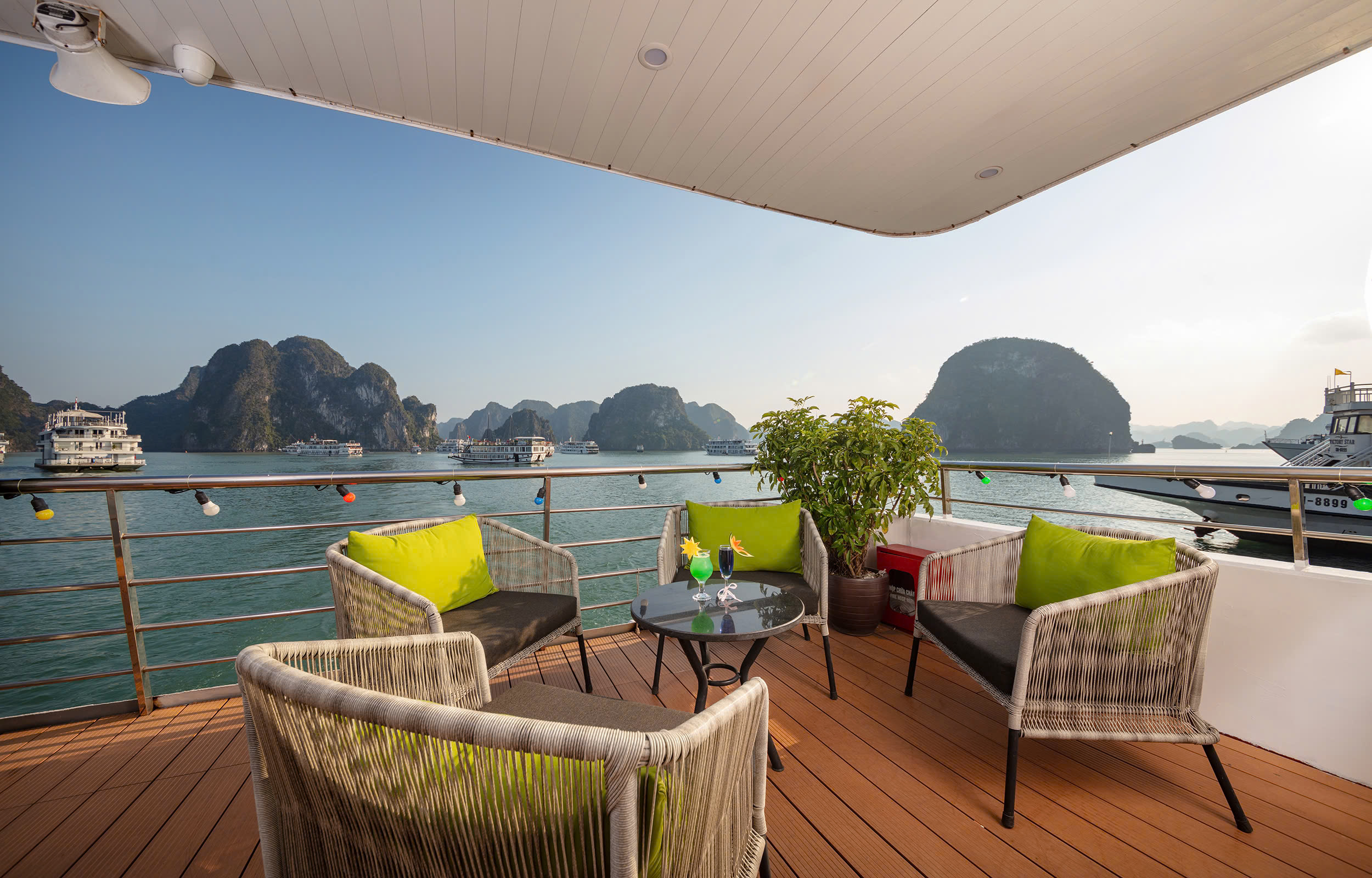 Aurora Halong Day Cruise: Halong bay, Sung Sot, Titop, kayaking