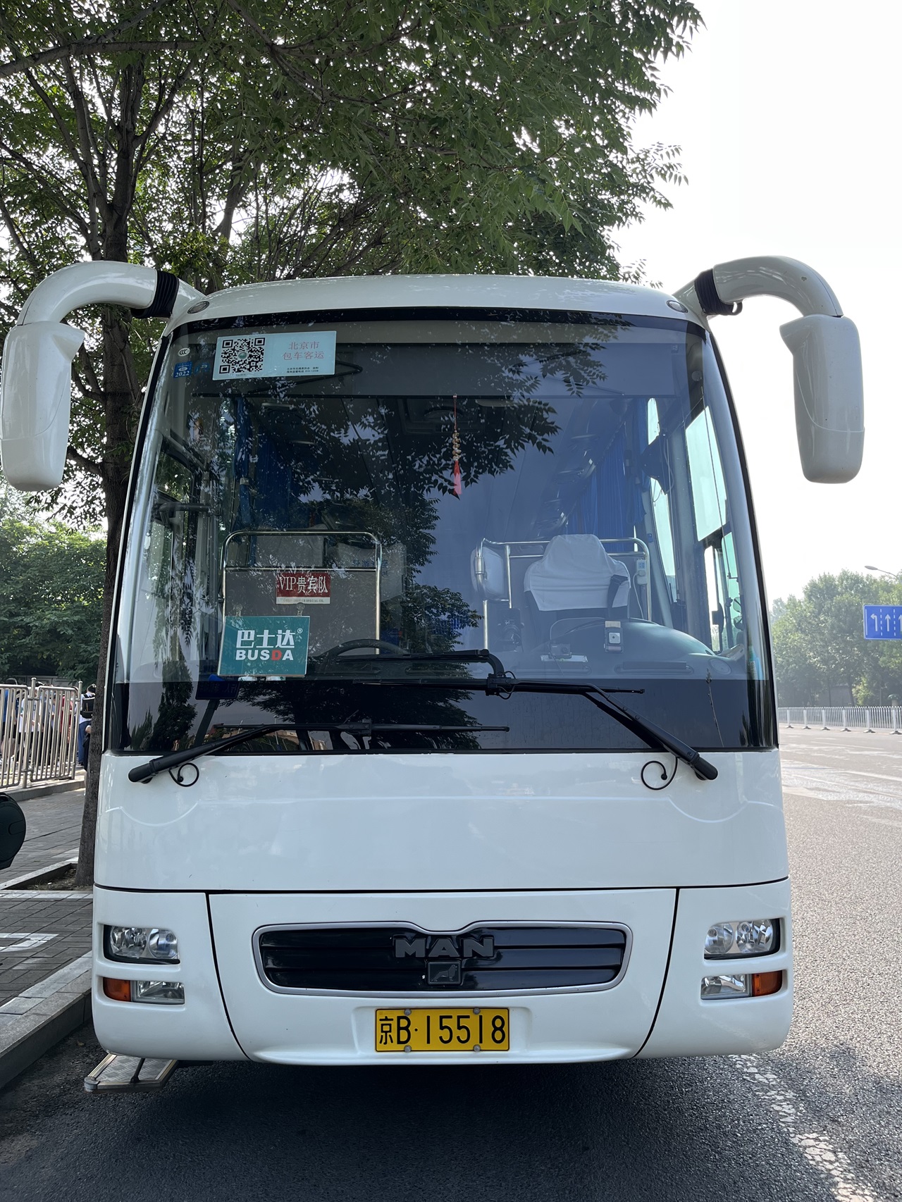 巴士達旅遊大巴由專業車隊​​提供，車輛採用​​豪華空調旅遊大巴​​，符合​​國家標準​​，資質齊全，正規可靠，車況良好，提供免費行李寄存，安全有保障。