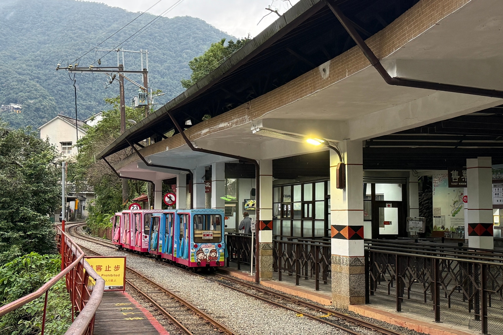 烏來台車昔日伐木用的小火車,如今成為烏來最可愛的懷舊交通工具,穿梭山林間超療癒。 烏來台車昔日伐木用的小火車,如今成為烏來最可愛的懷舊交通工具,穿梭山林間超療癒。
