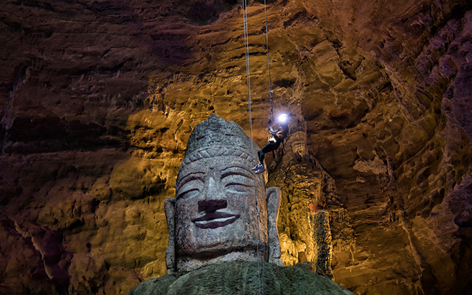 Chongqing Tianyan Cave Rock Descent/Via Ferrata