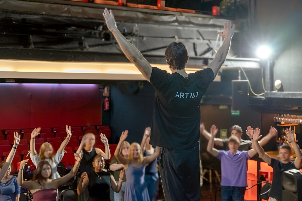 Flamenco dance class experience in Barcelona