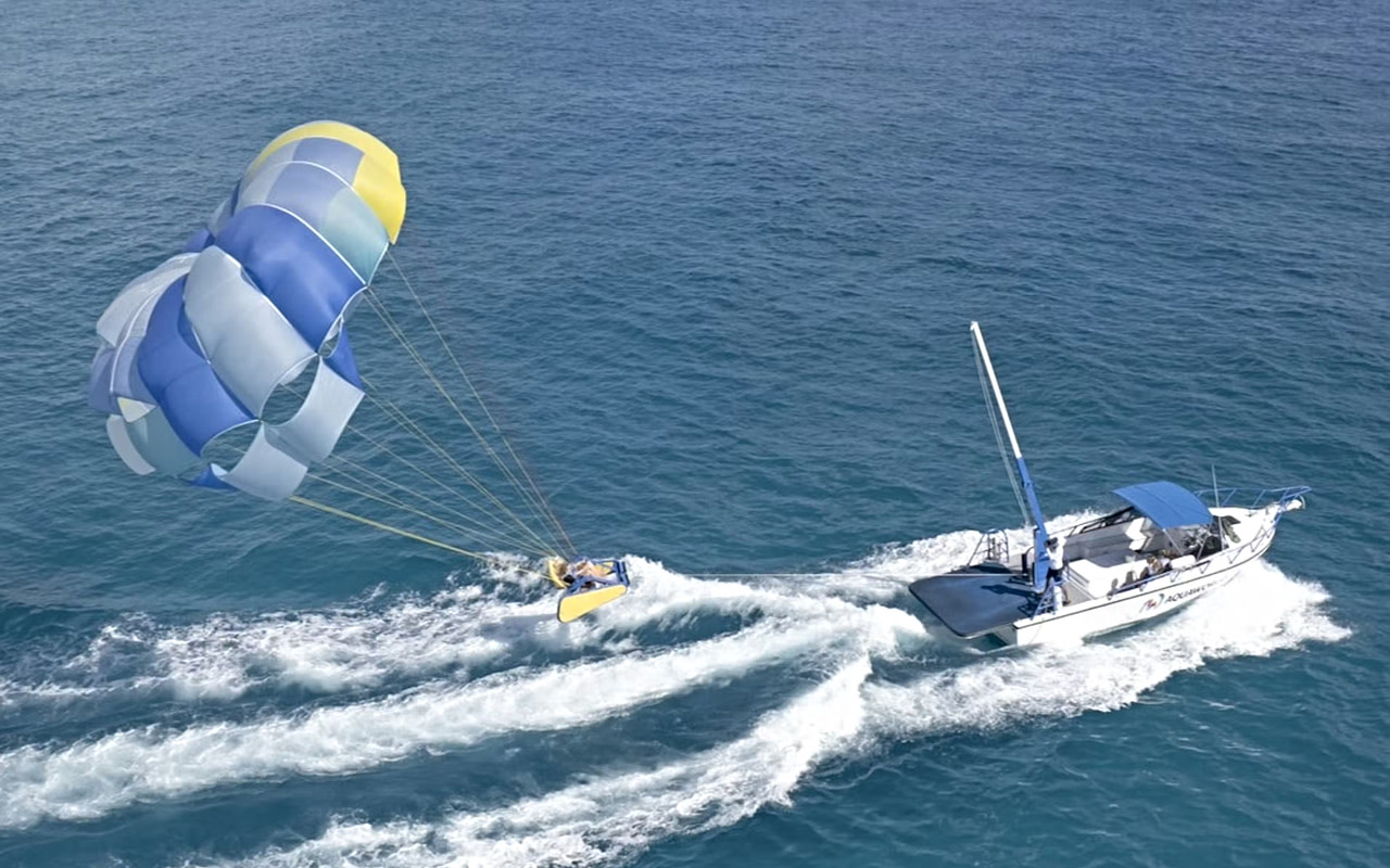 Skyrider Parasailing in Nichupte Lagoon