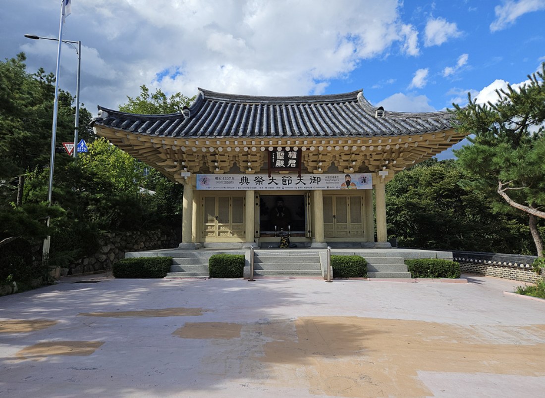 在開始健行之前,先前往檀君祠了解韓國建國神話 在開始健行之前,先前往檀君祠了解韓國建國神話