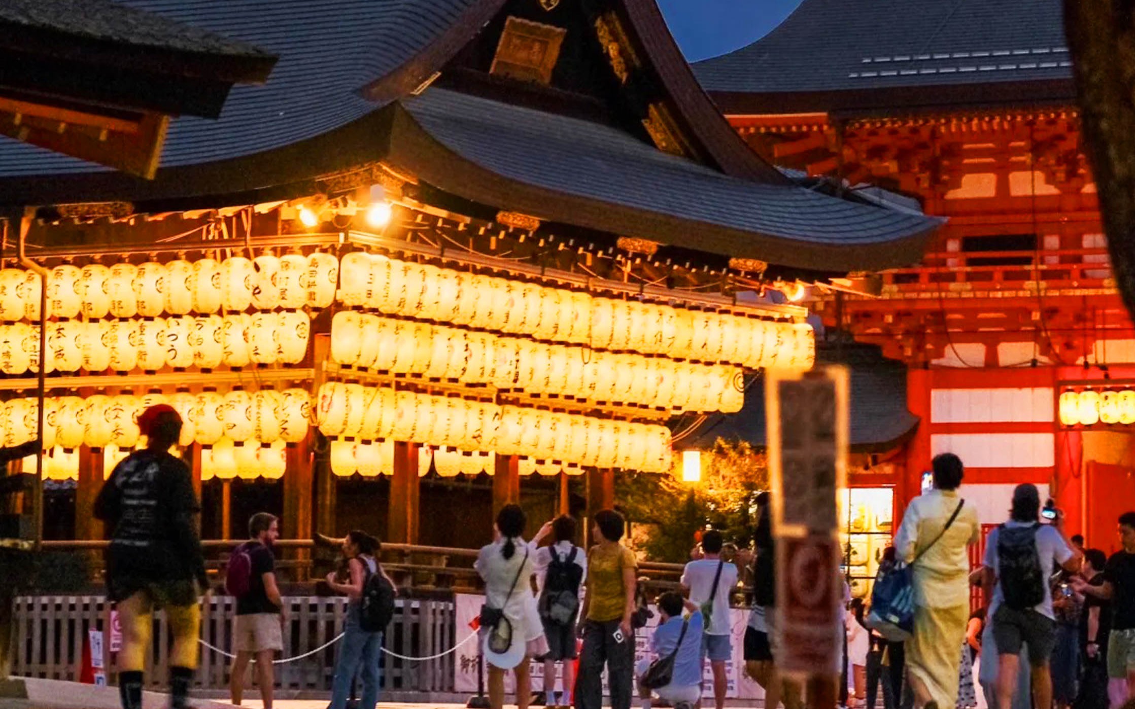 [Kyoto Limited Night Tour Experience] Kyoto Prefectural Botanical Garden + Kinkaku-ji Temple + Yasaka Shrine + Fushimi Inari Taisha Shrine (Visiting Chiikawa Honpo)