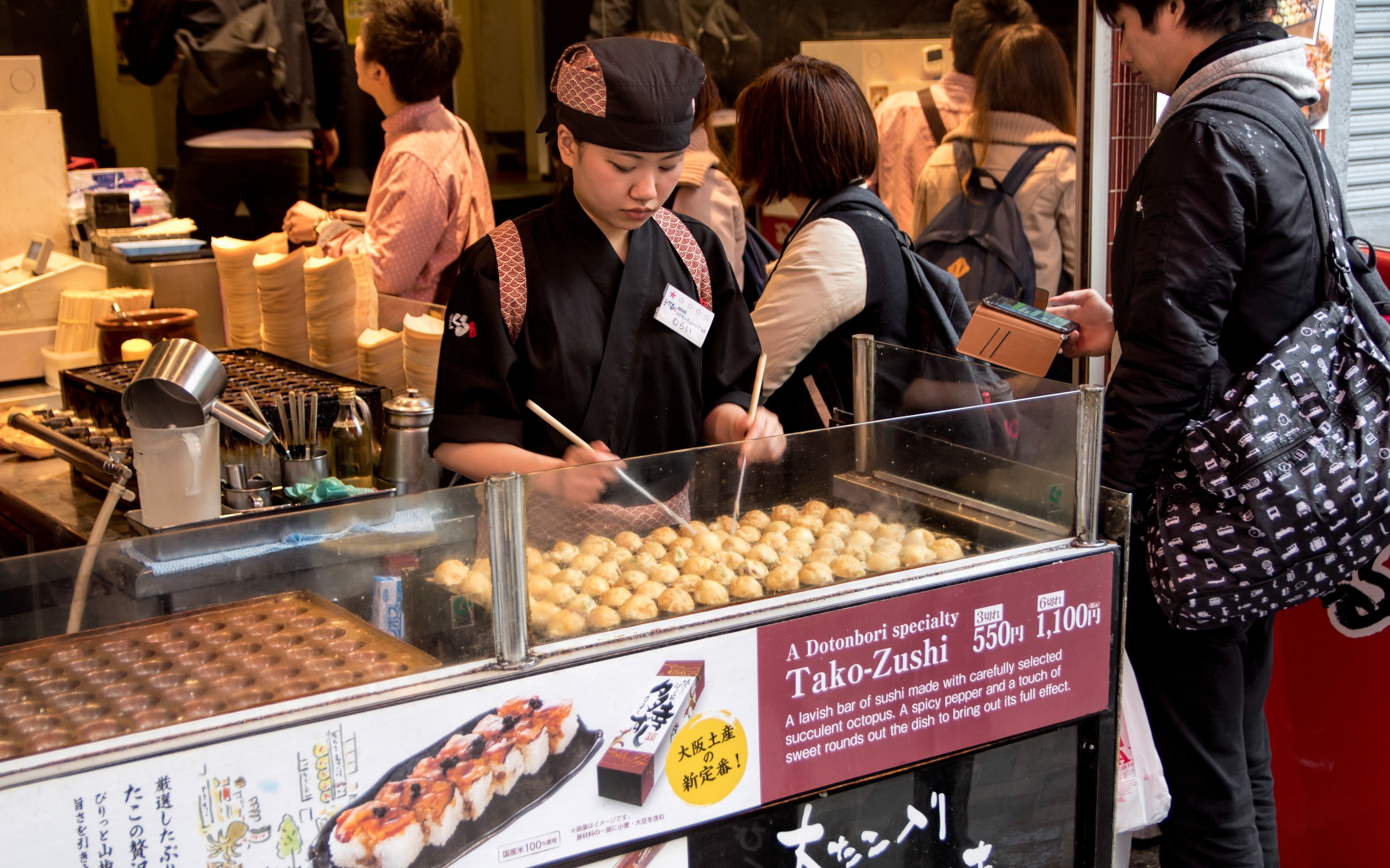 Kuromon Market & Dotonbori Food Tour with Wagyu in Osaka
