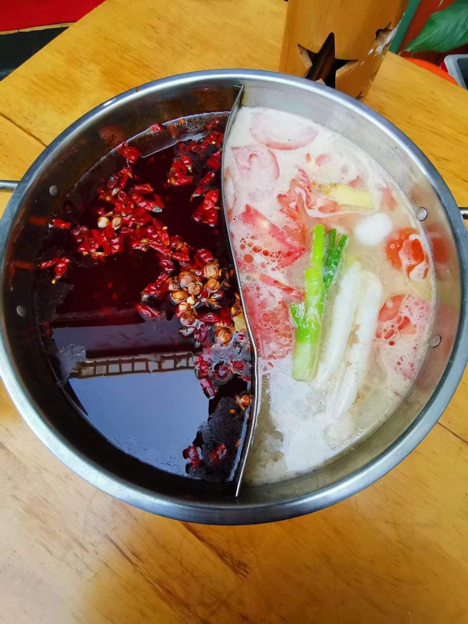 探訪米其林大廚，欣賞市井火鍋秀_Eatwith