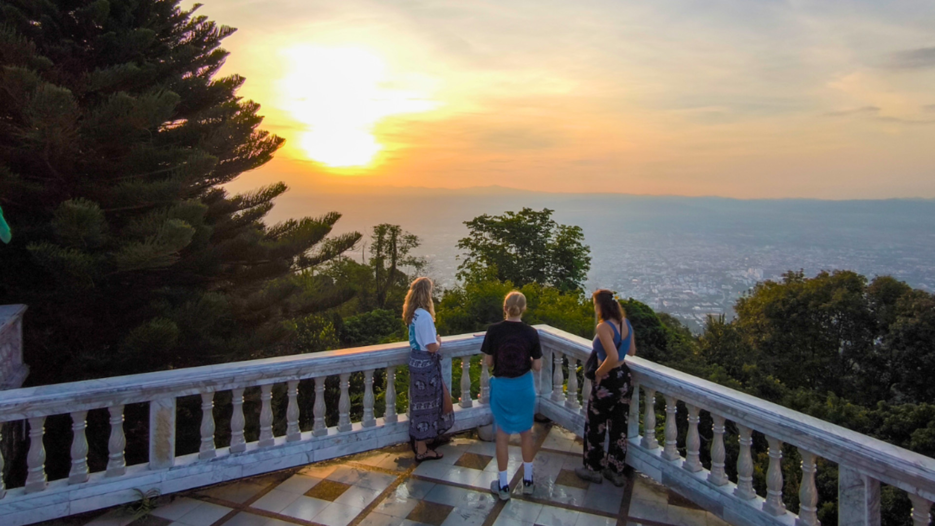 Chiang Mai Wat Phra That Doi Suthep Sunrise Half-Day Tour with Alms Offering