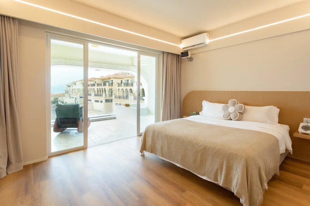 Yuxi (King Room with Full Sea View and Hot Tub)