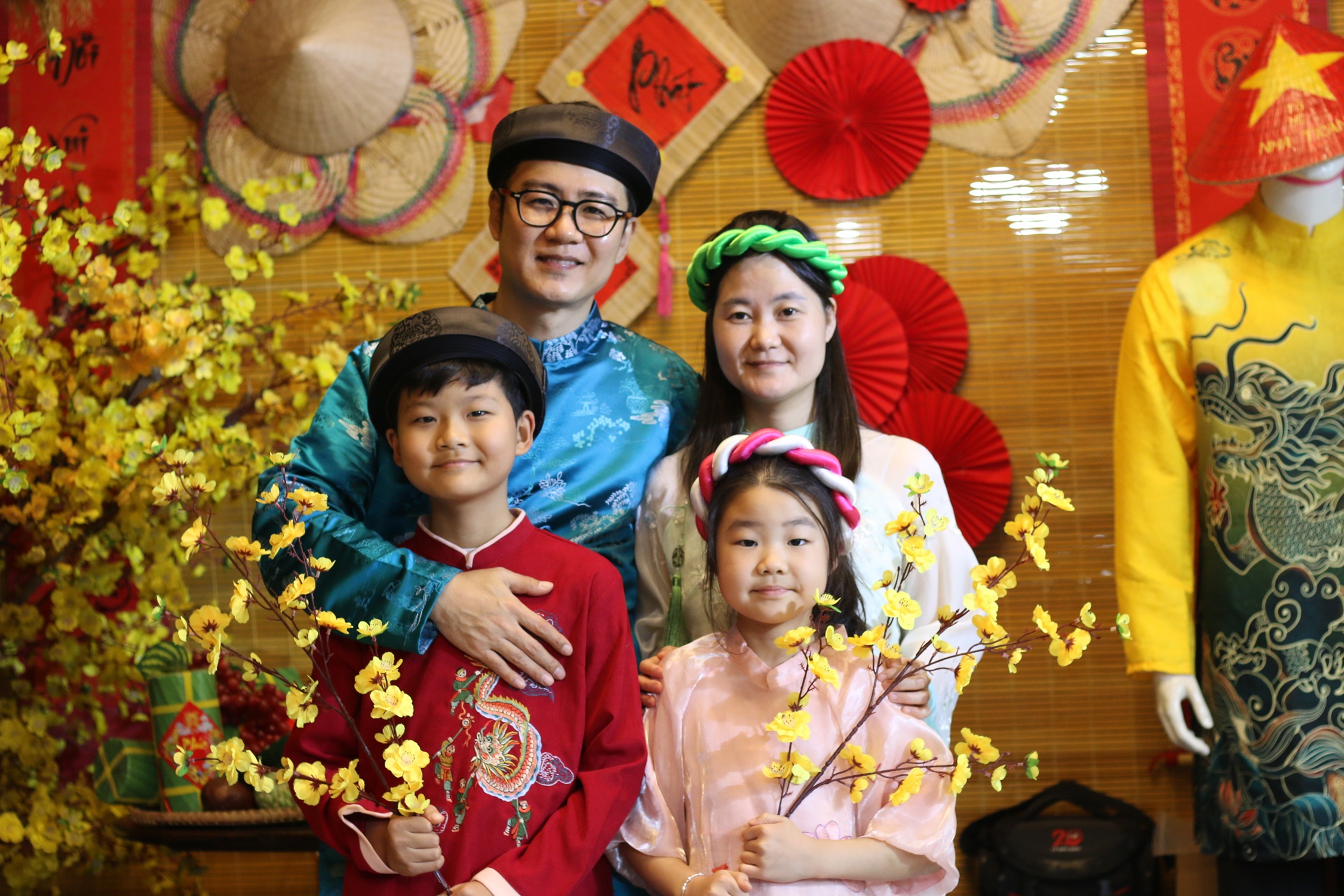 Traditional Vietnamese Afternoon Tea & Folk Craft Experience