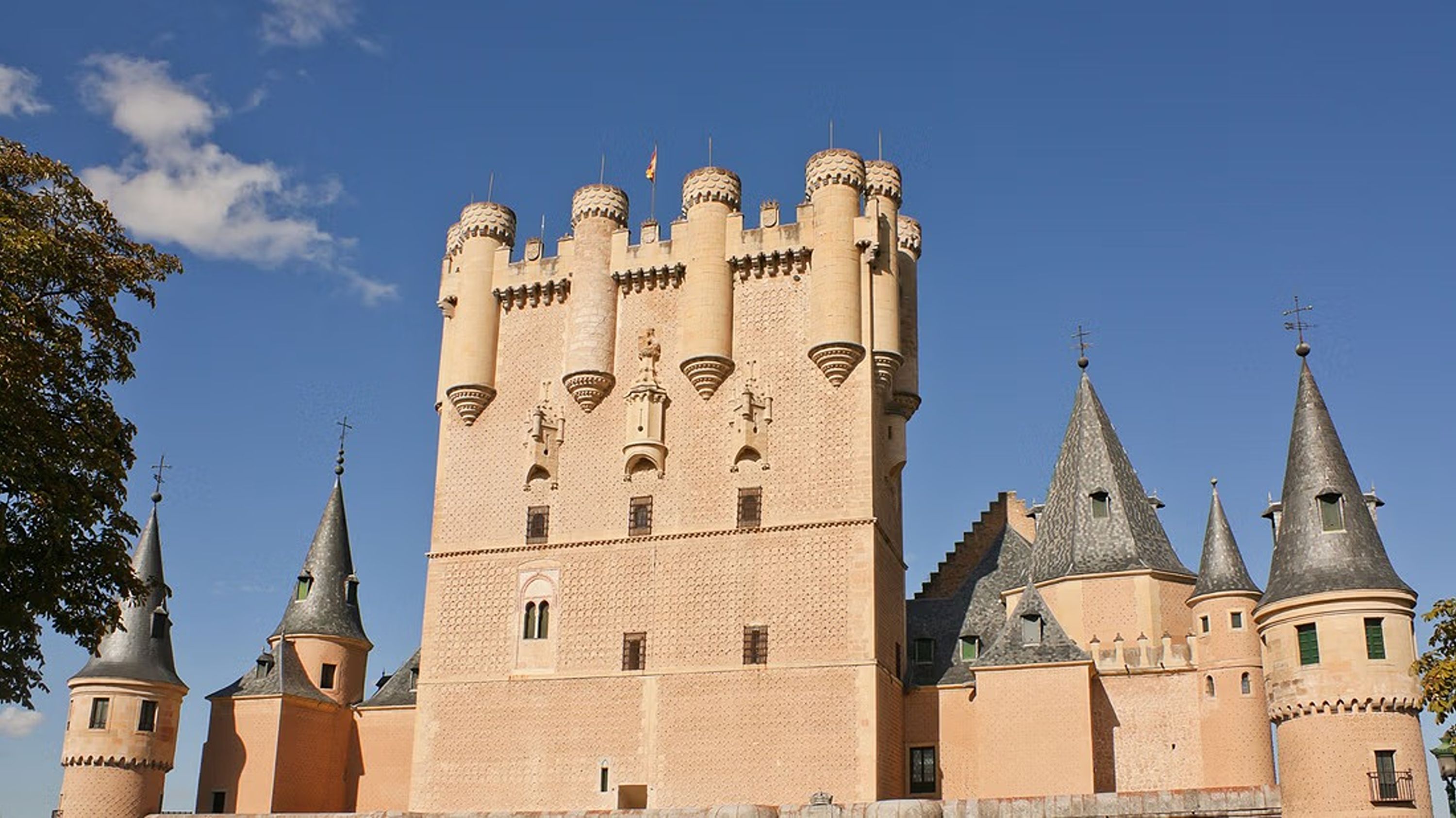 探索塞戈維亞最具代表性的古蹟和地標背後的傳說和故事